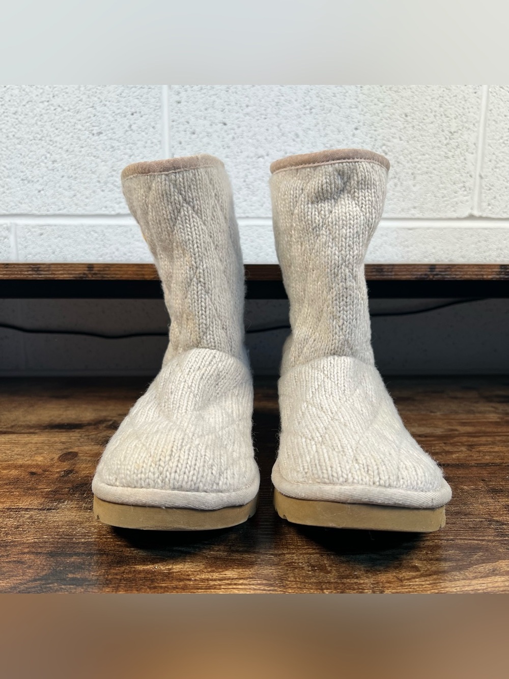 Ugg Boots Mountain Quilted Beige Short Boot Knit Button Side Women's 7 - Picture 3 of 11